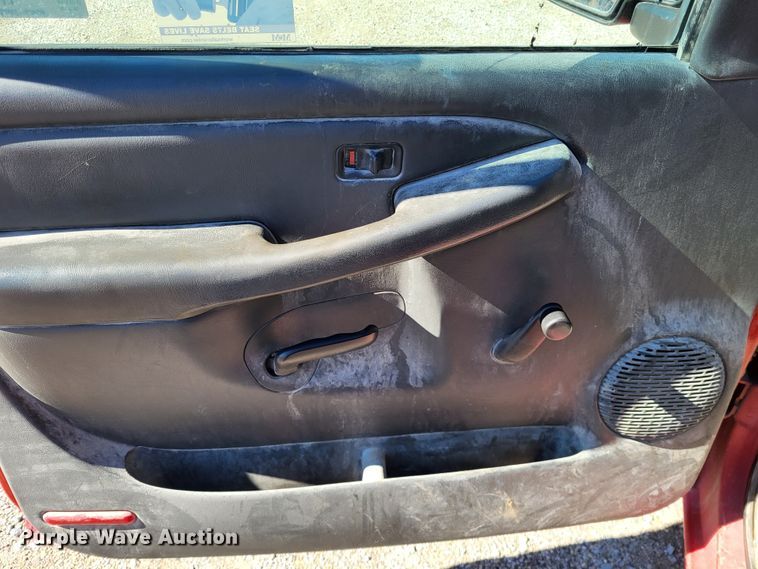 image for item LR9069 2004 Chevrolet Silverado 1500  pickup truck