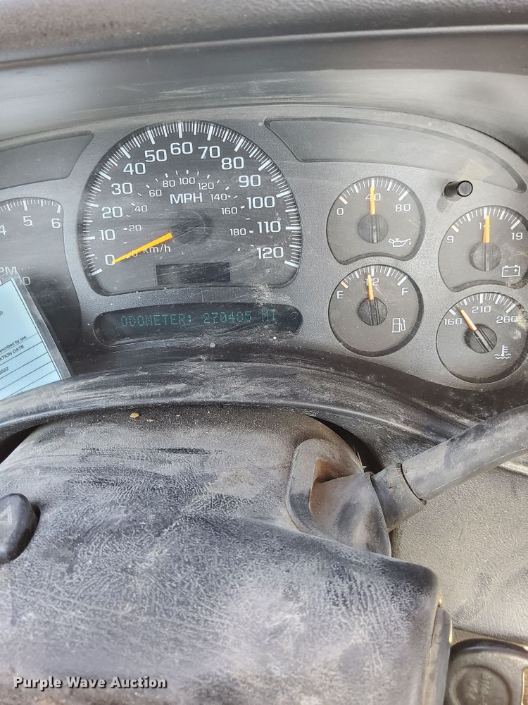 image for item LR9069 2004 Chevrolet Silverado 1500  pickup truck