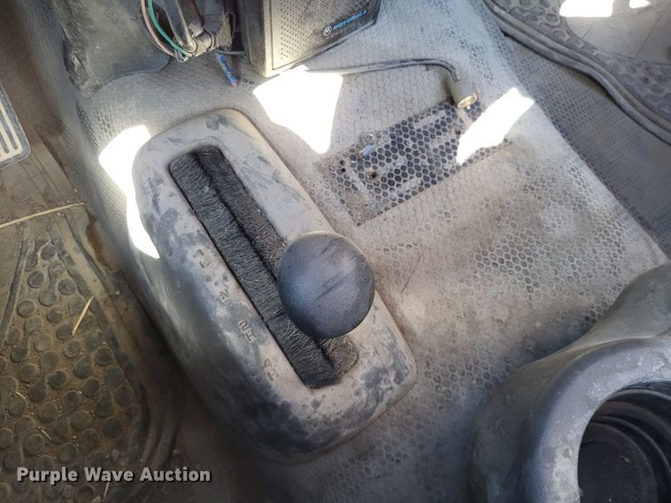 image for item LR9069 2004 Chevrolet Silverado 1500  pickup truck