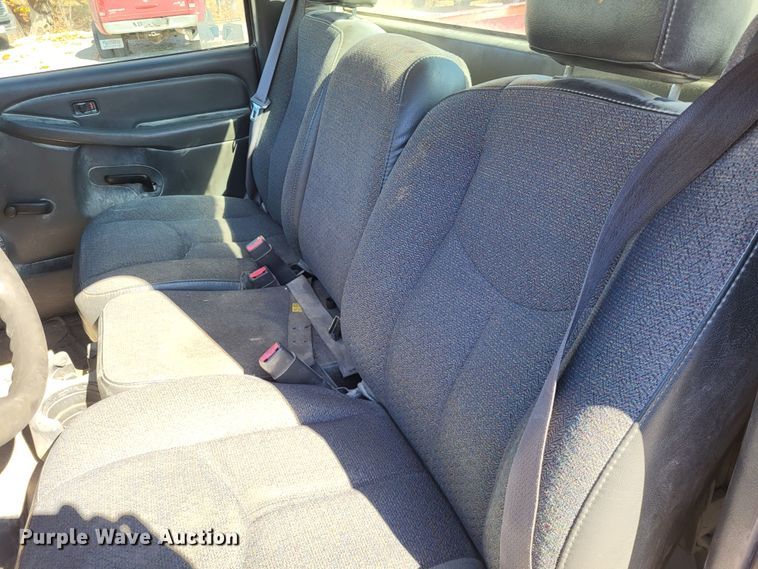 image for item LR9069 2004 Chevrolet Silverado 1500  pickup truck