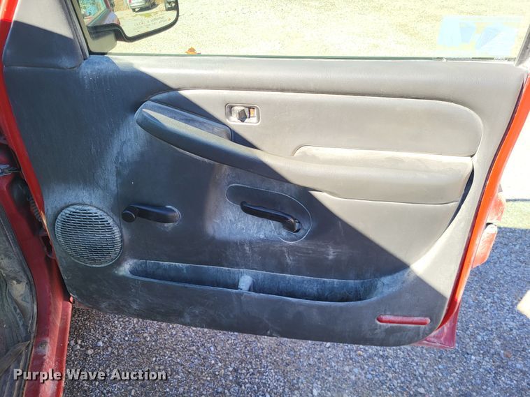 image for item LR9069 2004 Chevrolet Silverado 1500  pickup truck