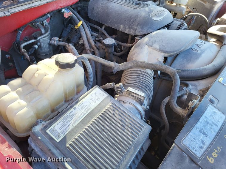 image for item LR9069 2004 Chevrolet Silverado 1500  pickup truck