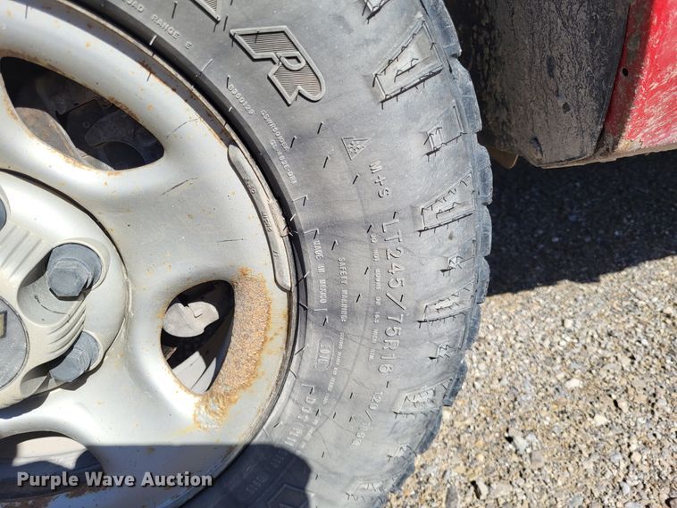 image for item LR9069 2004 Chevrolet Silverado 1500  pickup truck