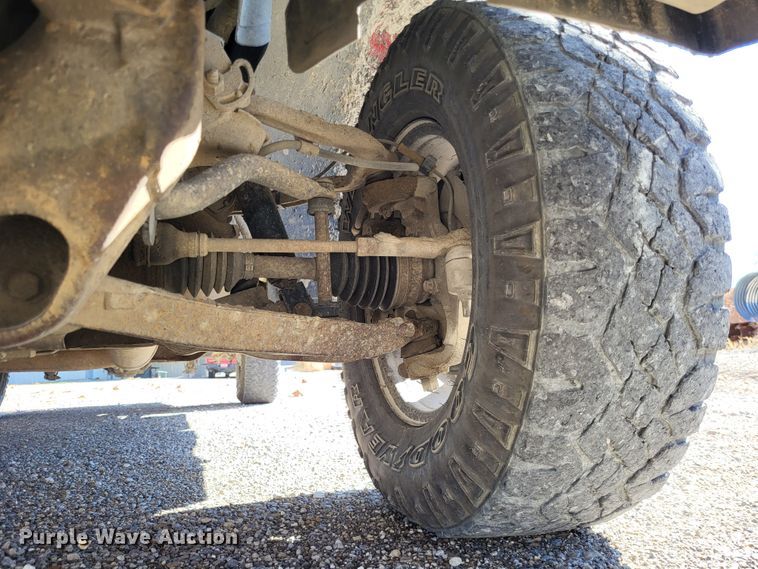 image for item LR9069 2004 Chevrolet Silverado 1500  pickup truck