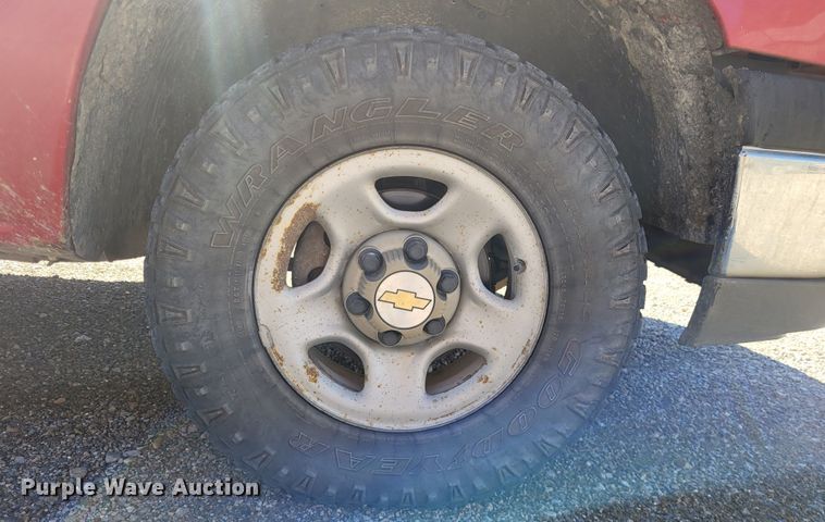 image for item LR9069 2004 Chevrolet Silverado 1500  pickup truck