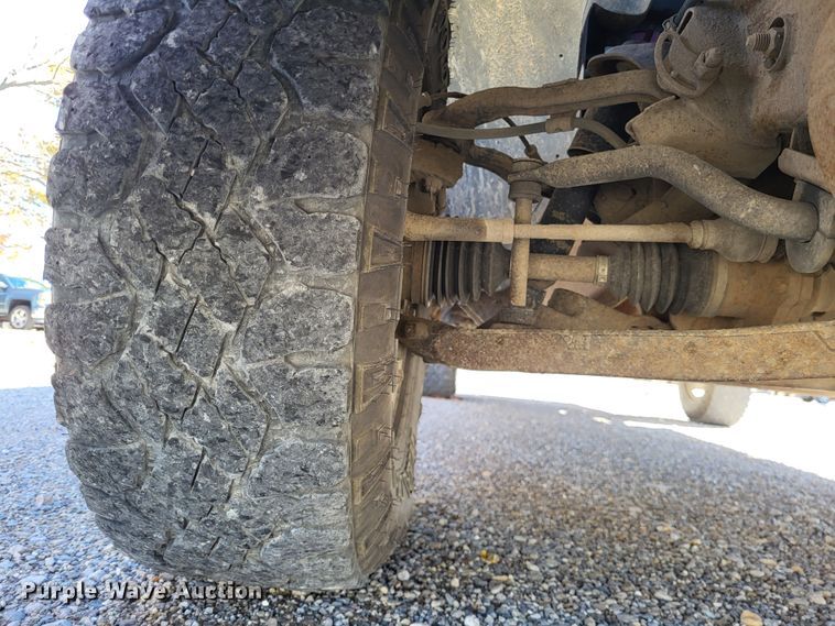 image for item LR9069 2004 Chevrolet Silverado 1500  pickup truck