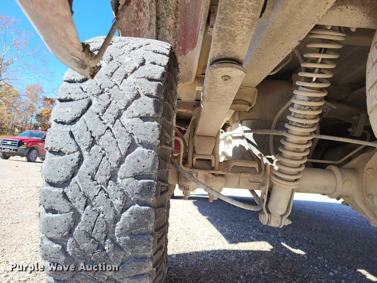 image for item LR9069 2004 Chevrolet Silverado 1500  pickup truck