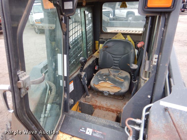 image for item LU9731 New Holland LS180  skid steer loader