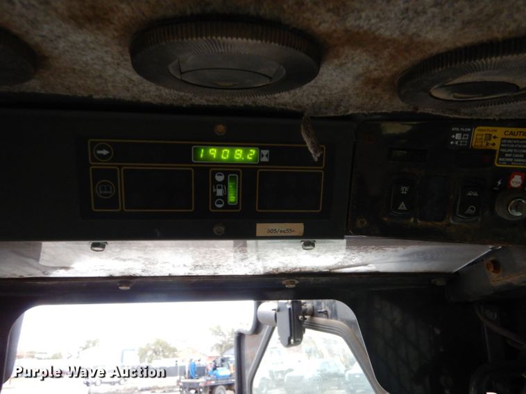 image for item LU9731 New Holland LS180  skid steer loader