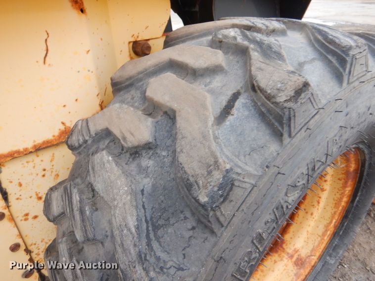 image for item LU9731 New Holland LS180  skid steer loader