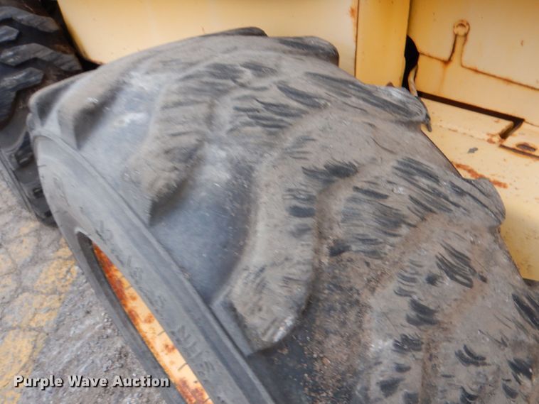 image for item LU9731 New Holland LS180  skid steer loader