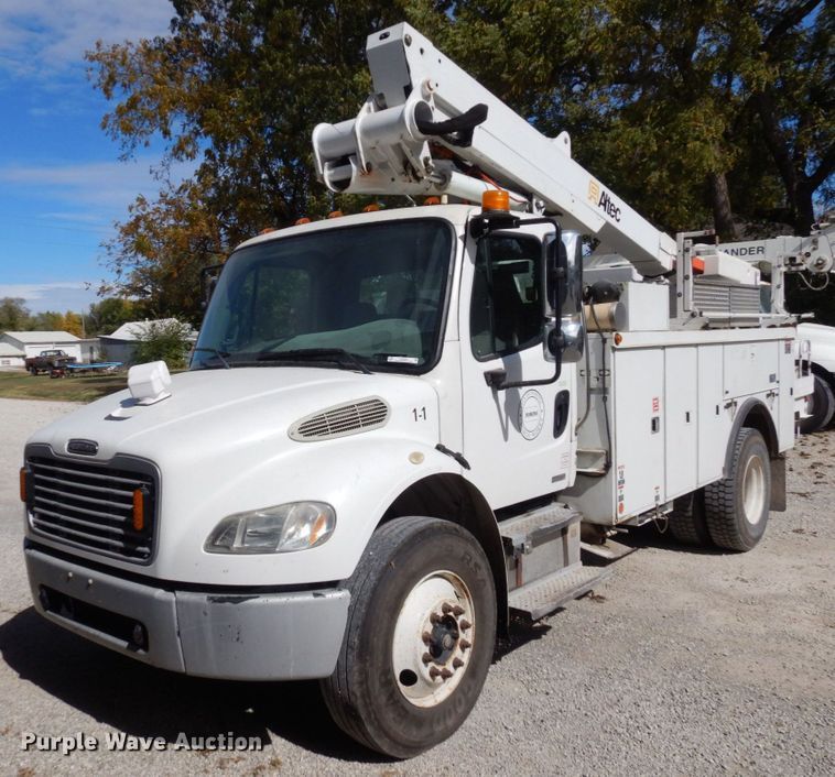image for item LY9224 2005 Freightliner Business Class M2  bucket truck
