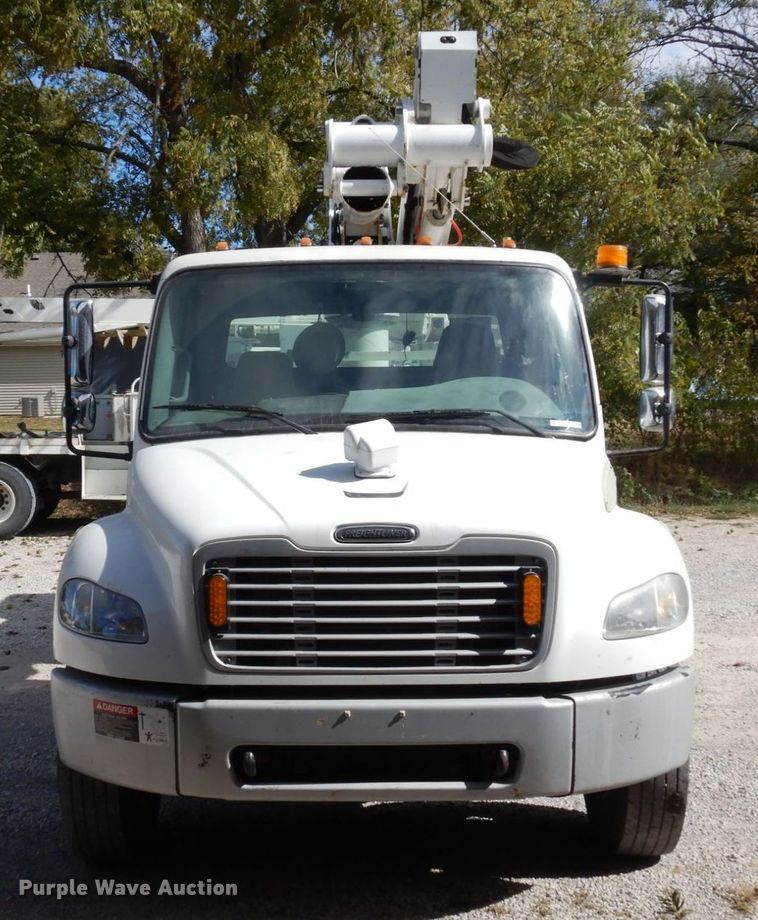 image for item LY9224 2005 Freightliner Business Class M2  bucket truck