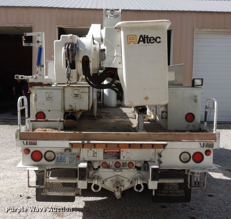 image for item LY9224 2005 Freightliner Business Class M2  bucket truck