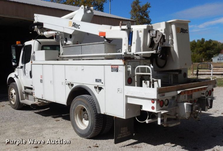image for item LY9224 2005 Freightliner Business Class M2  bucket truck