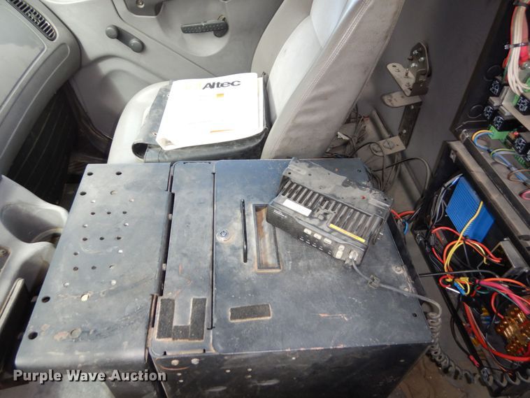 image for item LY9224 2005 Freightliner Business Class M2  bucket truck