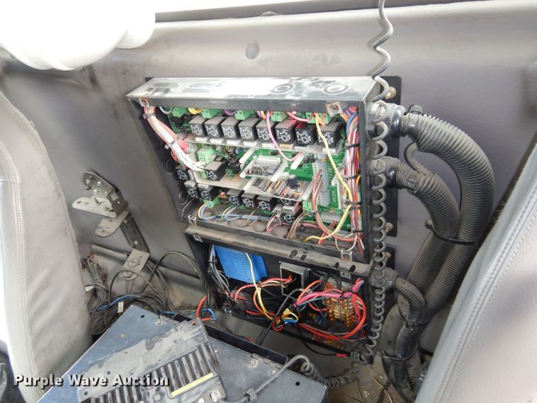 image for item LY9224 2005 Freightliner Business Class M2  bucket truck