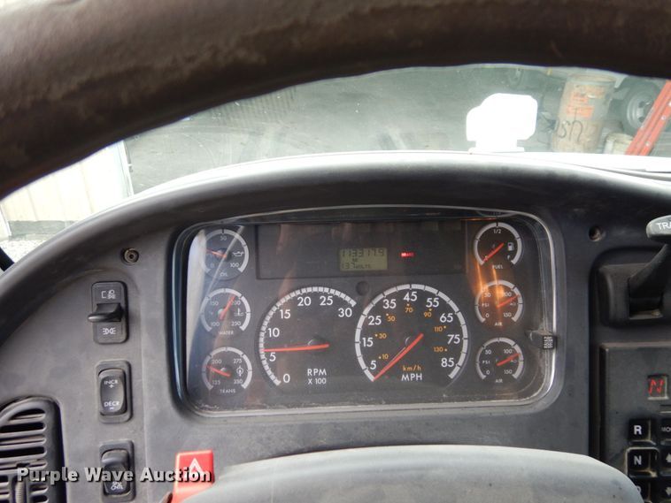 image for item LY9224 2005 Freightliner Business Class M2  bucket truck