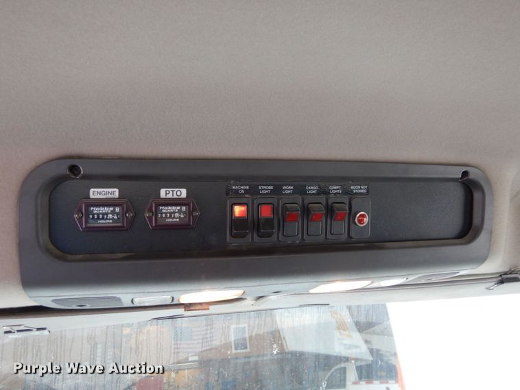 image for item LY9224 2005 Freightliner Business Class M2  bucket truck