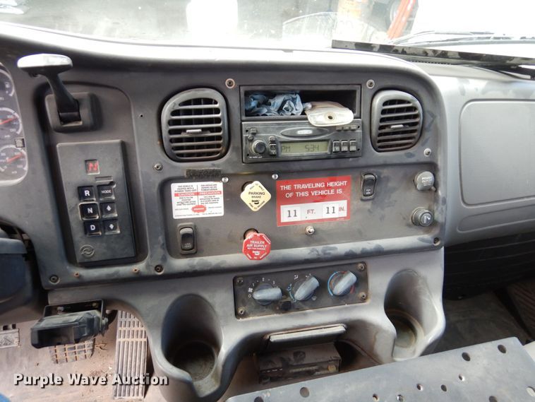 image for item LY9224 2005 Freightliner Business Class M2  bucket truck