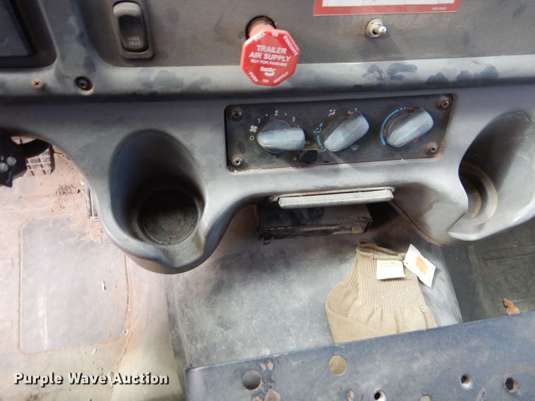 image for item LY9224 2005 Freightliner Business Class M2  bucket truck