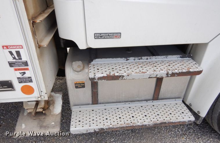 image for item LY9224 2005 Freightliner Business Class M2  bucket truck