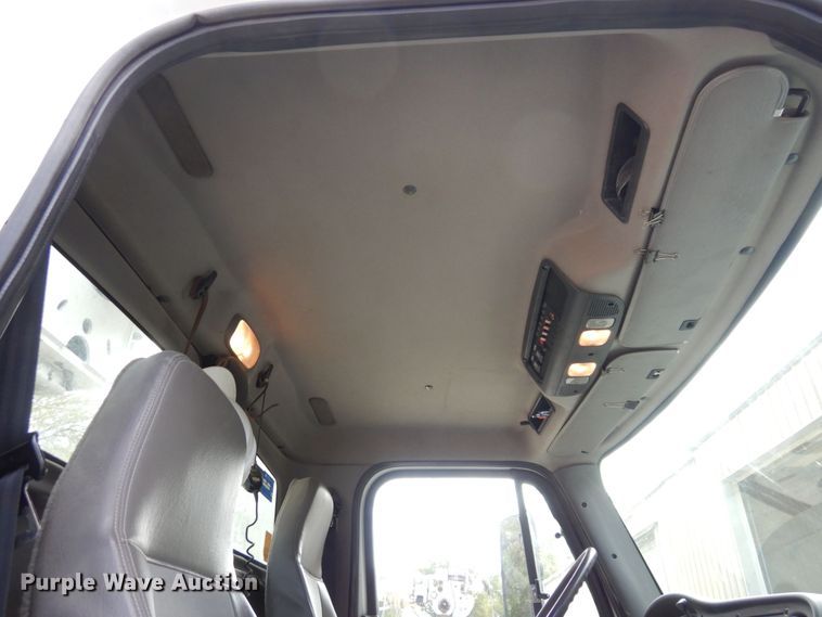 image for item LY9224 2005 Freightliner Business Class M2  bucket truck