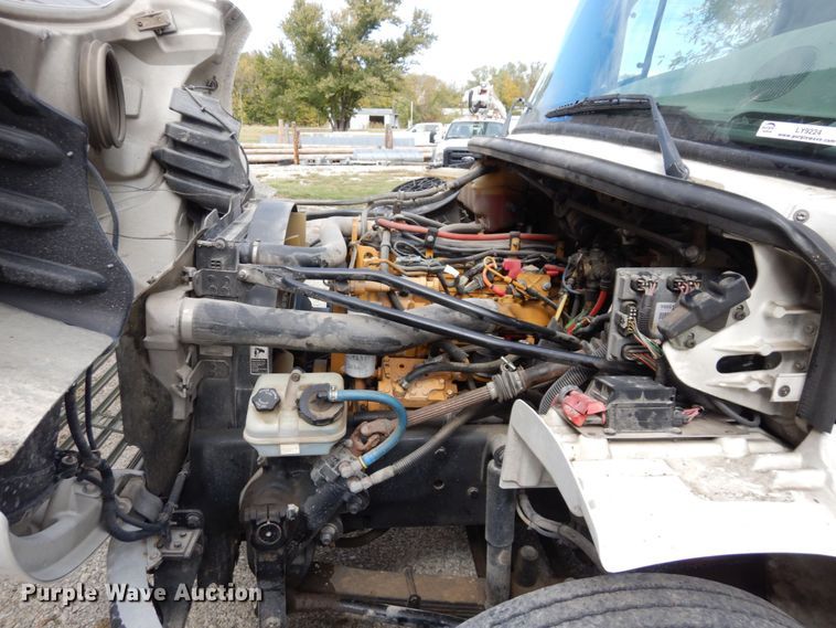 image for item LY9224 2005 Freightliner Business Class M2  bucket truck