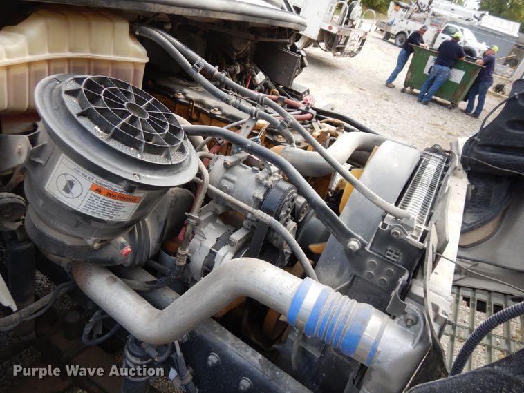 image for item LY9224 2005 Freightliner Business Class M2  bucket truck