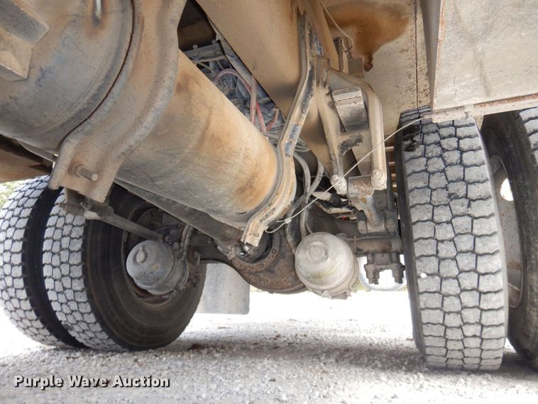 image for item LY9224 2005 Freightliner Business Class M2  bucket truck