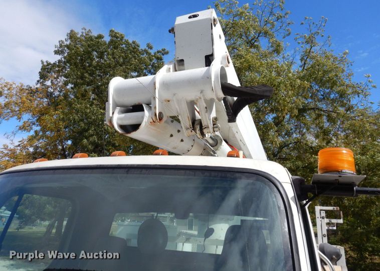 image for item LY9224 2005 Freightliner Business Class M2  bucket truck