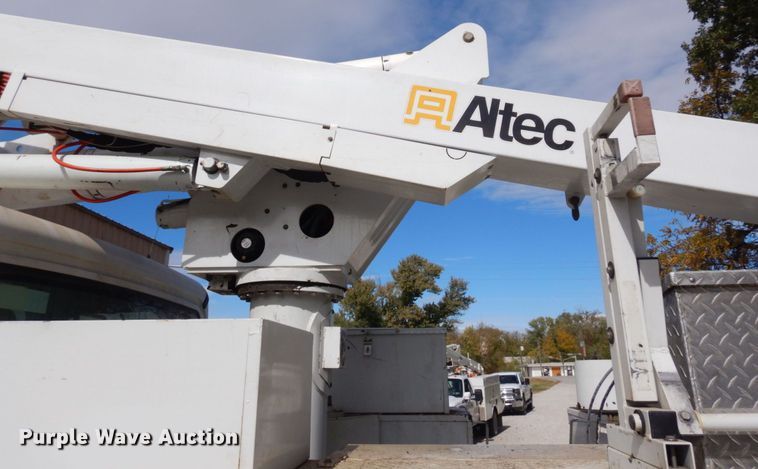 image for item LY9224 2005 Freightliner Business Class M2  bucket truck