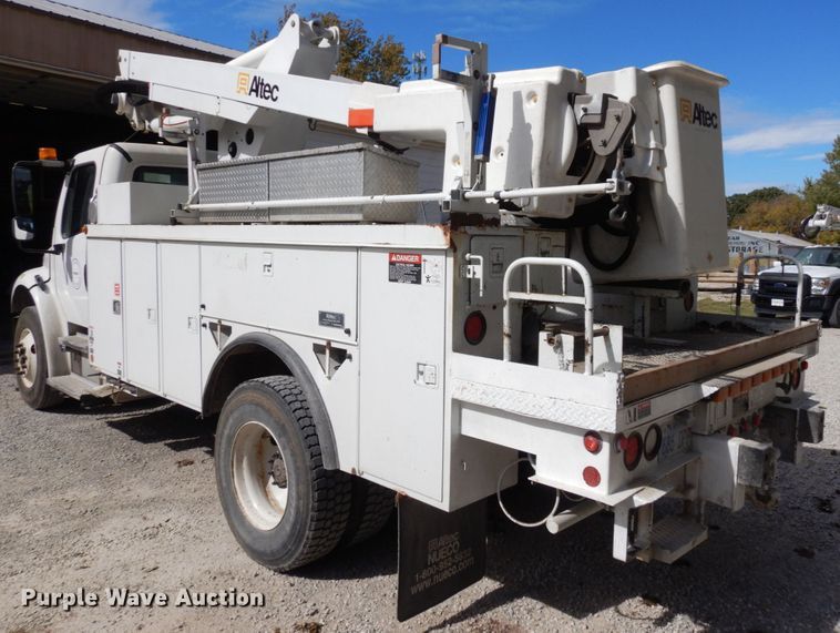 image for item LY9224 2005 Freightliner Business Class M2  bucket truck