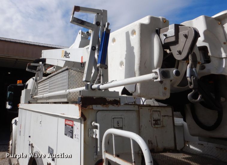 image for item LY9224 2005 Freightliner Business Class M2  bucket truck