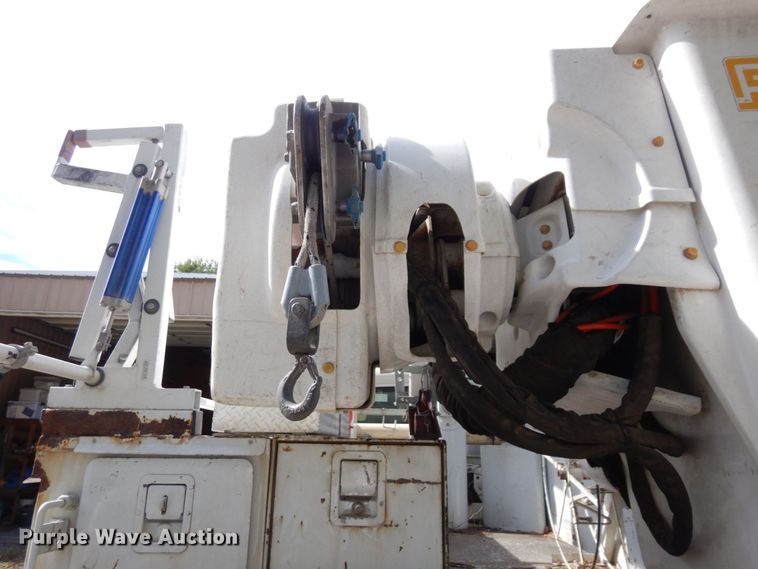 image for item LY9224 2005 Freightliner Business Class M2  bucket truck