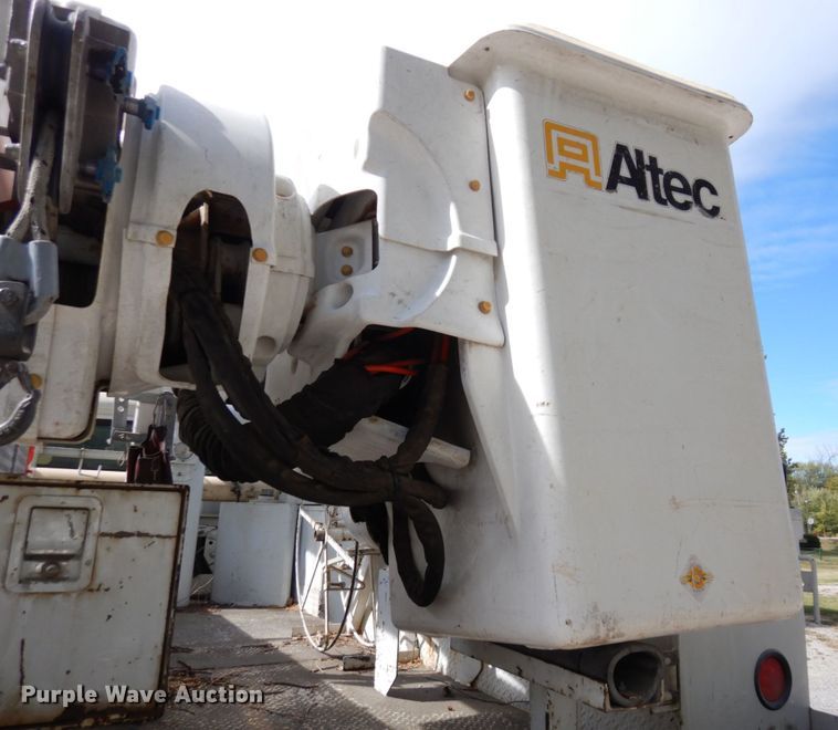 image for item LY9224 2005 Freightliner Business Class M2  bucket truck