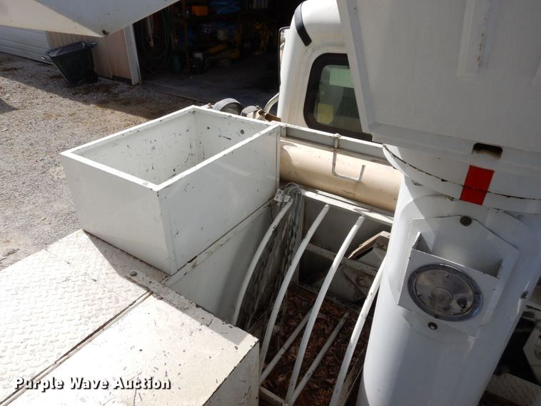 image for item LY9224 2005 Freightliner Business Class M2  bucket truck