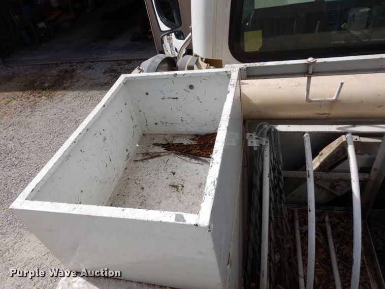 image for item LY9224 2005 Freightliner Business Class M2  bucket truck