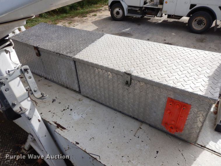 image for item LY9224 2005 Freightliner Business Class M2  bucket truck