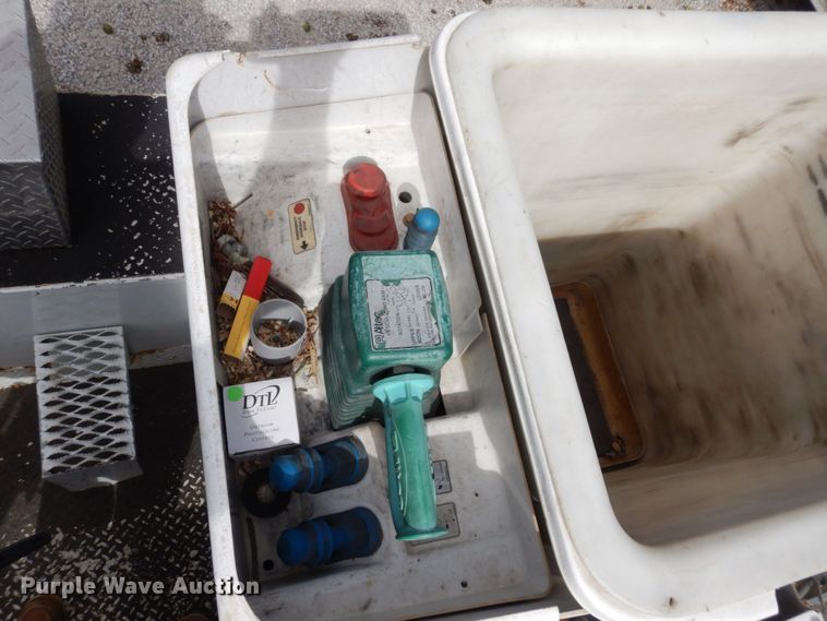 image for item LY9224 2005 Freightliner Business Class M2  bucket truck