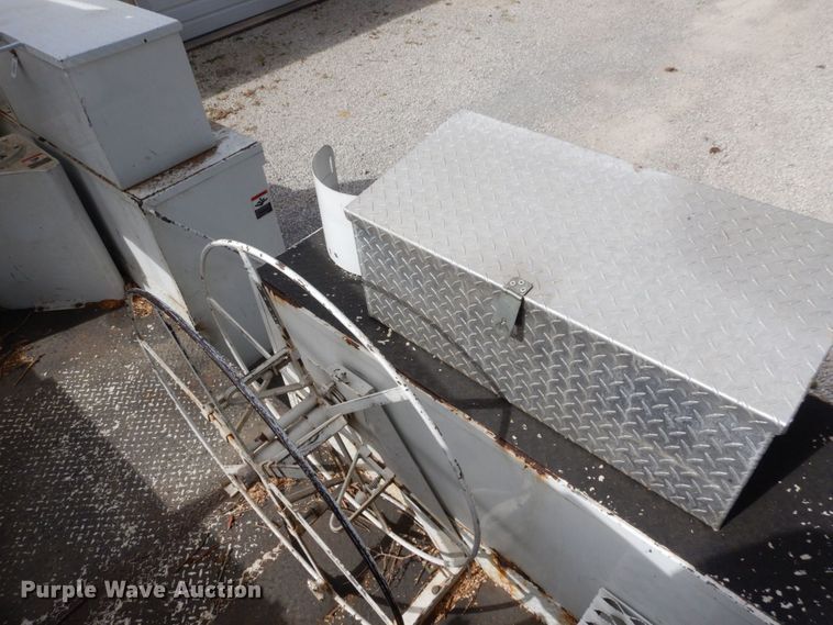 image for item LY9224 2005 Freightliner Business Class M2  bucket truck