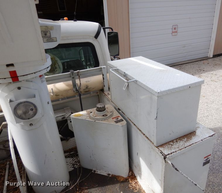 image for item LY9224 2005 Freightliner Business Class M2  bucket truck