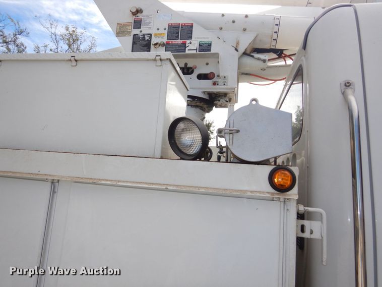 image for item LY9224 2005 Freightliner Business Class M2  bucket truck