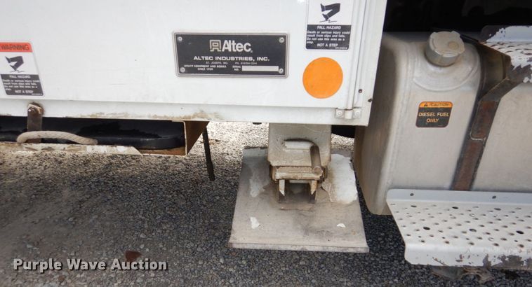 image for item LY9224 2005 Freightliner Business Class M2  bucket truck