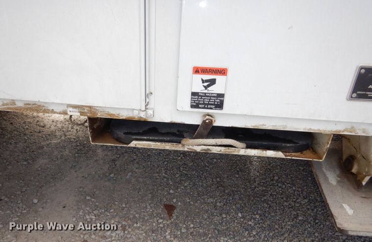 image for item LY9224 2005 Freightliner Business Class M2  bucket truck