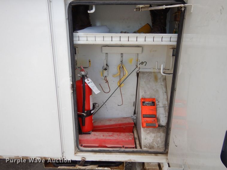 image for item LY9224 2005 Freightliner Business Class M2  bucket truck