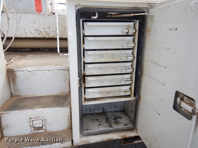 image for item LY9224 2005 Freightliner Business Class M2  bucket truck