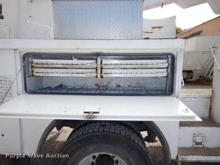 image for item LY9224 2005 Freightliner Business Class M2  bucket truck