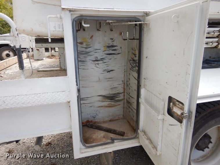 image for item LY9224 2005 Freightliner Business Class M2  bucket truck