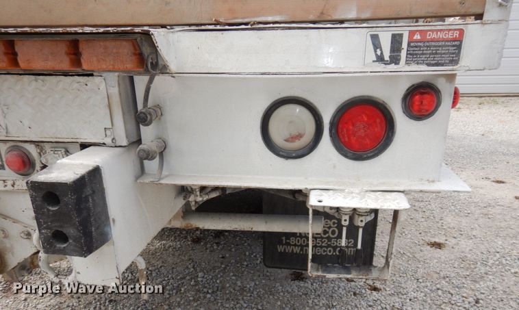 image for item LY9224 2005 Freightliner Business Class M2  bucket truck